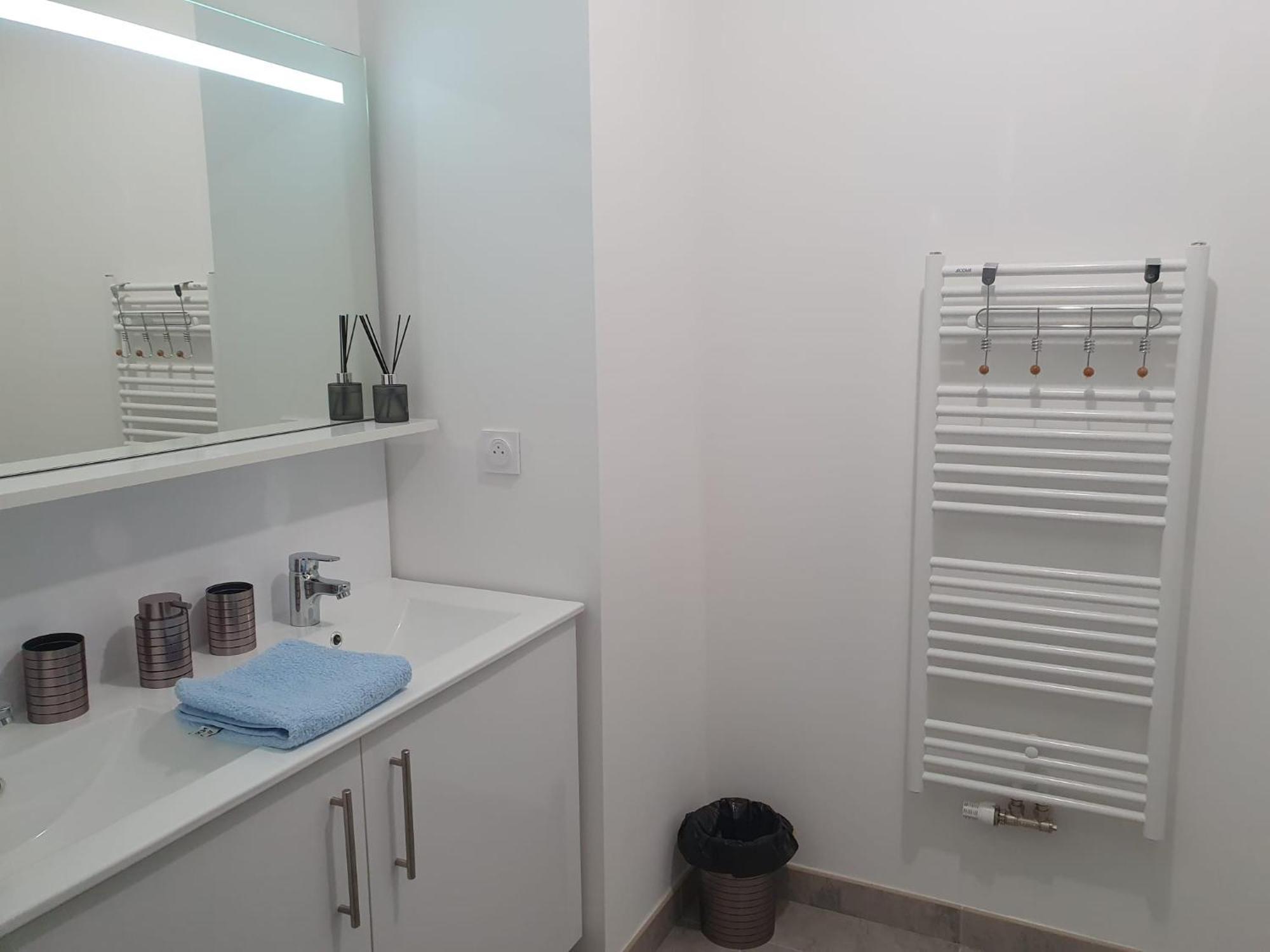 Appartement A Floirac Avec 2 Chambres, Un Parking Prive, Une Terrasse, A 5 Minutes En Voiture De L'Arkea Arena De Bordeaux Εξωτερικό φωτογραφία